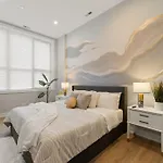 Modern 2-Bd 2-Ba Retreat Near Medical District