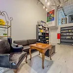 Comfort West Urban Chicago Loft House