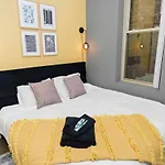 Modern 2Br Chicago Retreat Near United Center