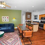 King Bed 6Br Chicago With Pool Table Sleeps 16 Near Humboldt Park