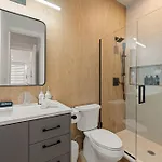 Modern 2-Bd 2-Ba Retreat Near Medical District