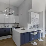 Downtown Penthouse 11Parking Gym Pvt Patio