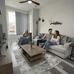 Stylish 2Bedroom Apartment W Games & Free Parking