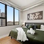 Edgewater Apt With Free Parking Gym Modern Living