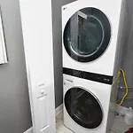 Modern 2Br Chicago Retreat Near United Center