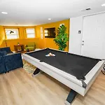King Bed 6Br Chicago With Pool Table Sleeps 16 Near Humboldt Park