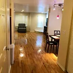 Spacious 2br Near Univ Of Away From *
