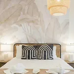 Boutique Retreat Private Patio Fire Pit