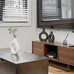 Apartment 4br 3ba Pilsen Retreat - 10 Min From Downtown *