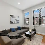 Apartment 4br 3ba Pilsen Retreat - 10 Min From Downtown Chicago