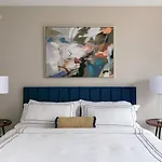 Lux Dtown Penthouses 9bd-9ba Sleep 25 Parking, Pool, Gym *