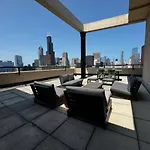 Lux Dtown Penthouses 9bd-9ba Sleep 25 Parking, Pool, Gym Apartment