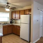 Spacious 2br Near Univ Of Away From