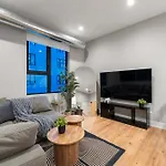 Steps From The Edgewater Modern 2bd 2ba *