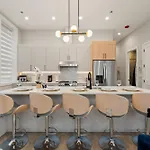 Modern 2-bd 2-ba Retreat Near Medical District