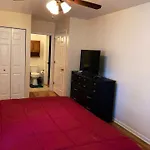 Spacious 2br Near Univ Of Away From Apartment Chicago