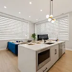 Apartment Modern 2-bd 2-ba Retreat Near Medical District Chicago