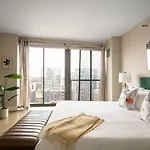 Apartment Lux Dtown Penthouses 9bd-9ba Sleep 25 Parking, Pool, Gym
