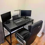 Spacious 2br Near Univ Of Away From Apartment *