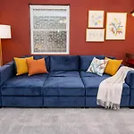 Modern 4Br Pilsen Retreat Near Illinois Medical District & Chicago Downtown