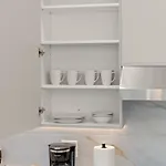 Modern 2-bd 2-ba Retreat Near Medical District Apartment Chicago