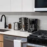 Steps From The Edgewater Modern 2bd 2ba Chicago
