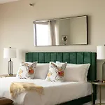 Lux Dtown Penthouses 9bd-9ba Sleep 25 Parking, Pool, Gym Apartment *