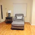 Spacious 2br Near Univ Of Away From Apartment *