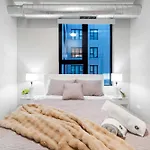 Steps From The Edgewater Modern 2bd 2ba Apartment