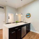 4br 3ba Pilsen Retreat - 10 Min From Downtown Apartment