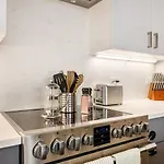 Apartment Downtown Penthouse 5bd Views Parking Gym *