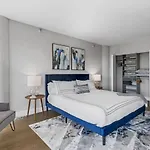 Apartment Dtown Penthouse 2bd Parking Gym, Pvt Patio #13