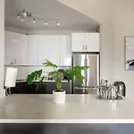 Lux Dtown Penthouses 9bd-9ba Sleep 25 Parking, Pool, Gym Chicago