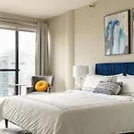 Lux Dtown Penthouses 9bd-9ba Sleep 25 Parking, Pool, Gym