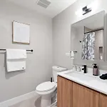 Apartment Steps From The Edgewater Modern 2bd 2ba Chicago