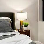 Steps From The Edgewater Modern 2bd 2ba *