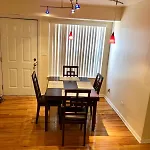 Apartment Spacious 2br Near Univ Of Away From Chicago
