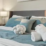 Edgewater With Free Parking Gym Modern Living