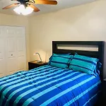 Spacious 2br Near Univ Of Away From Apartment