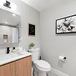 Steps From The Edgewater Modern 2bd 2ba