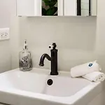 Apartment 4br 3ba Pilsen Retreat - 10 Min From Downtown Chicago