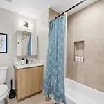Edgewater With Free Parking Gym Modern Living *