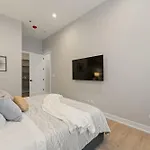 Modern 2-bd 2-ba Retreat Near Medical District