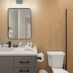 Modern 2-bd 2-ba Retreat Near Medical District Apartment *
