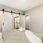 Apartment 4br 3ba Pilsen Retreat - 10 Min From Downtown *