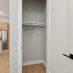Modern 2-bd 2-ba Retreat Near Medical District Apartment