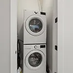 Modern 2-bd 2-ba Retreat Near Medical District Apartment *