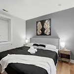 Apartment 4br 3ba Pilsen Retreat - 10 Min From Downtown Chicago