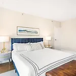 Apartment Downtown Penthouse 5bd Views Parking Gym *