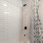 4br 3ba Pilsen Retreat - 10 Min From Downtown Apartment